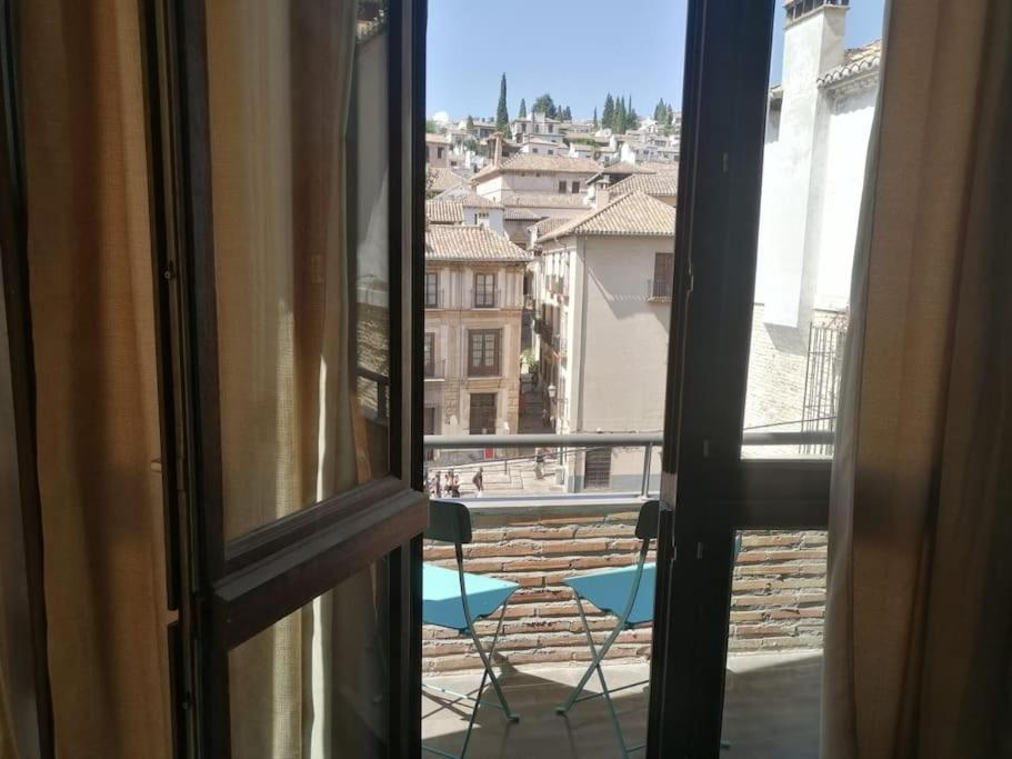Apartament Cosy Flat W/ Beautiful Views And Cute Balcony Grenada Zewnętrze zdjęcie