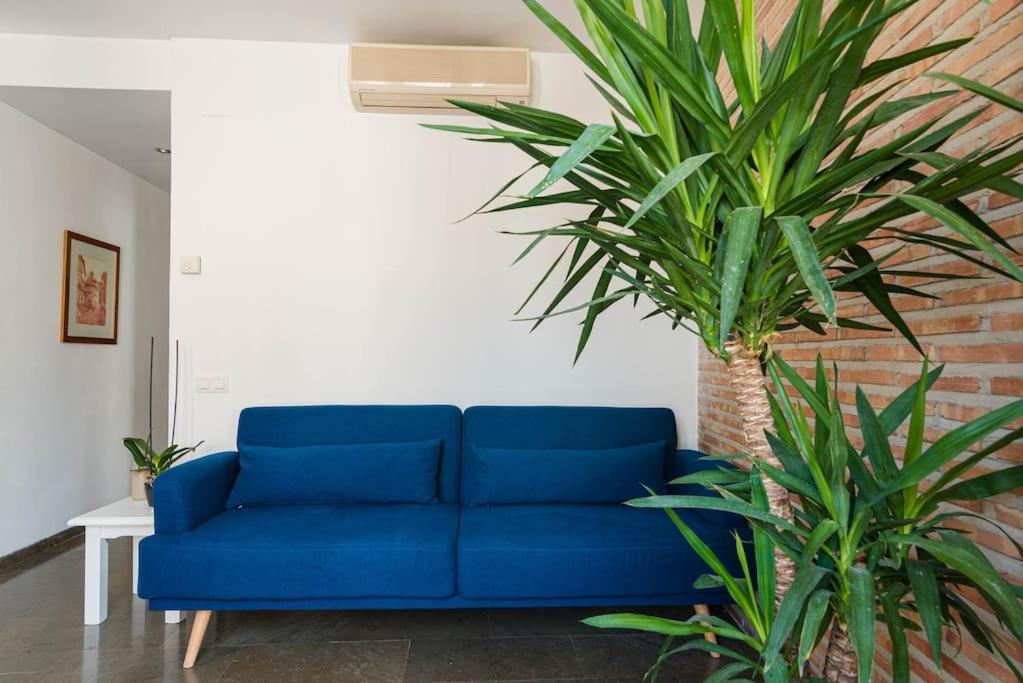 Apartament Cosy Flat W/ Beautiful Views And Cute Balcony Grenada Zewnętrze zdjęcie