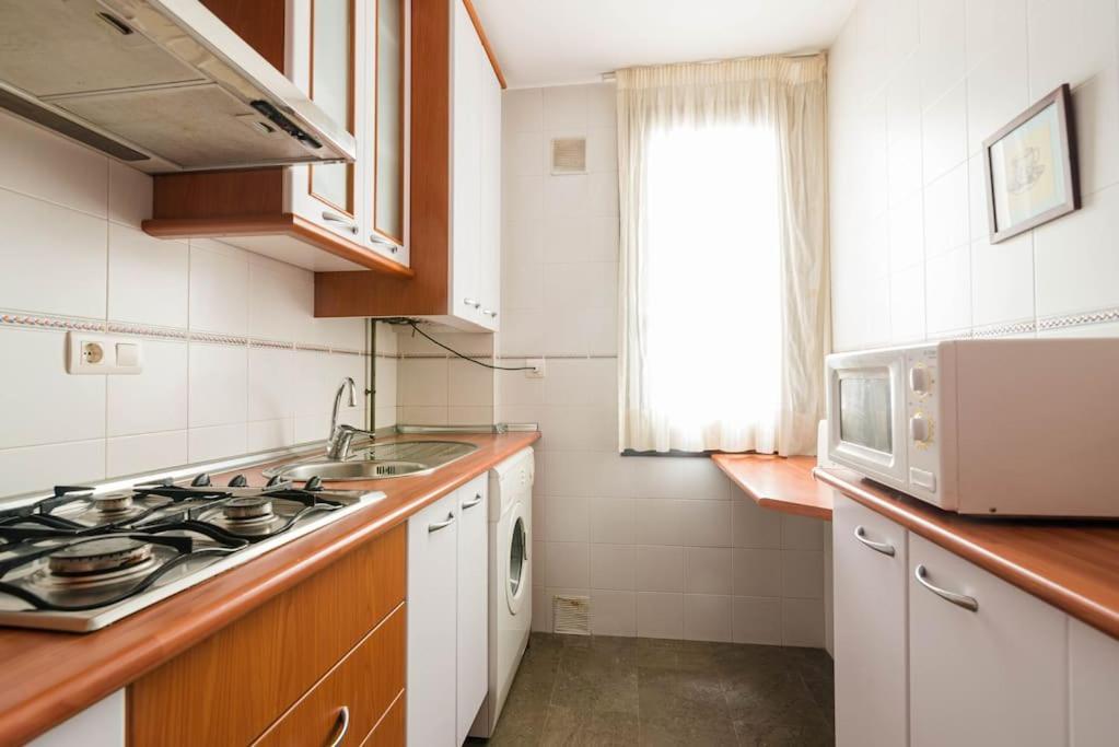 Apartament Cosy Flat W/ Beautiful Views And Cute Balcony Grenada Zewnętrze zdjęcie